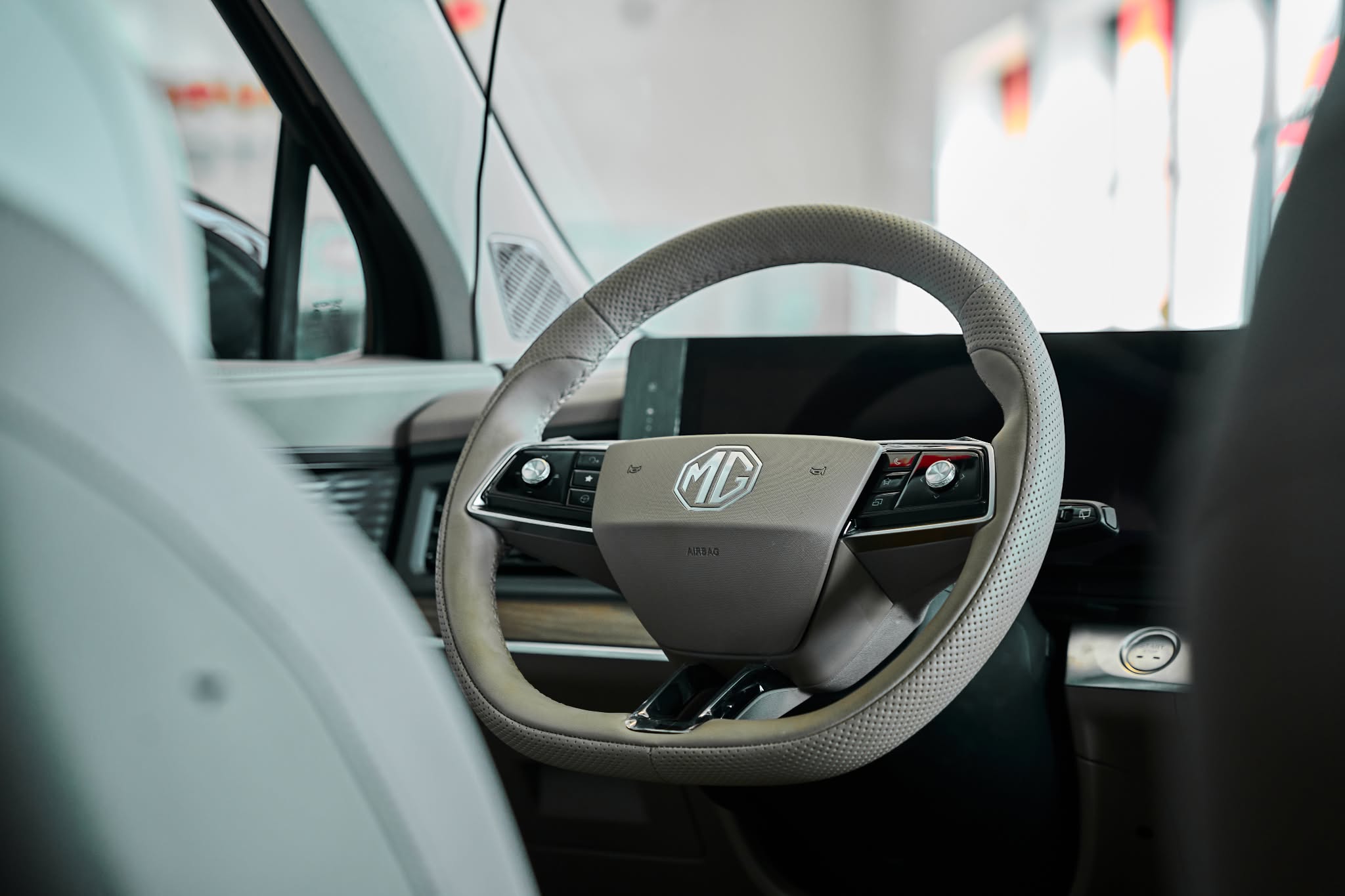 MG RX9 — SUV — vue 2